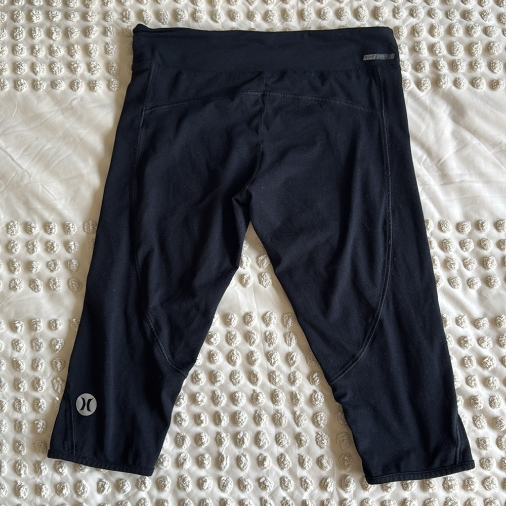 Hurley Nike Dri-Fit Yoga/Workout 3/4 length Leggings | Size: M
